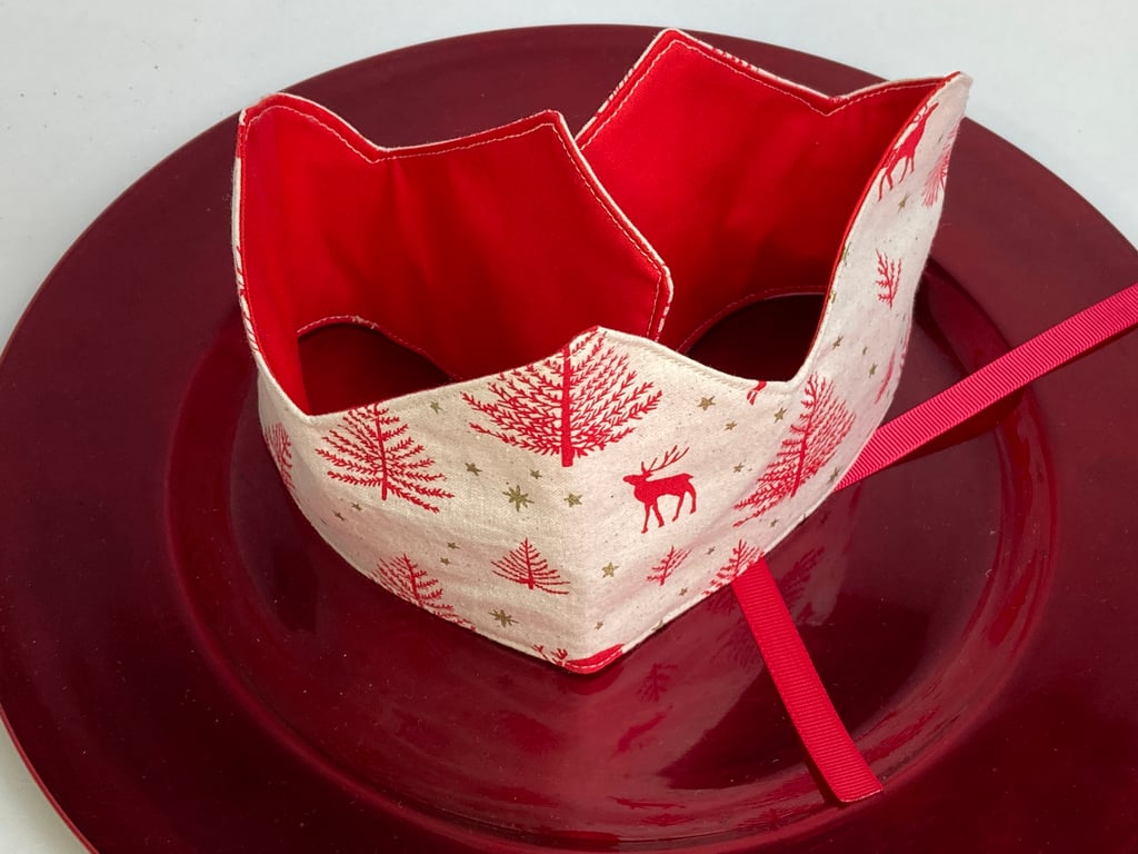 Pick and Mix reusable Christmas crowns. Linen-look with red trees and deer