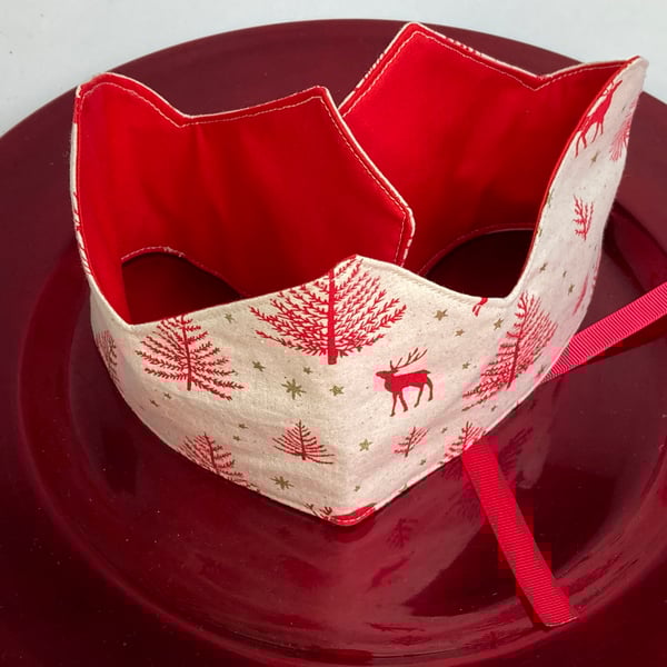 Pick and Mix reusable Christmas crowns. Linen-look with red trees and deer