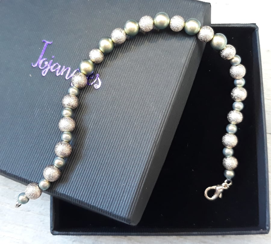 SWB06 Swarovski pearl and stardust bracelet