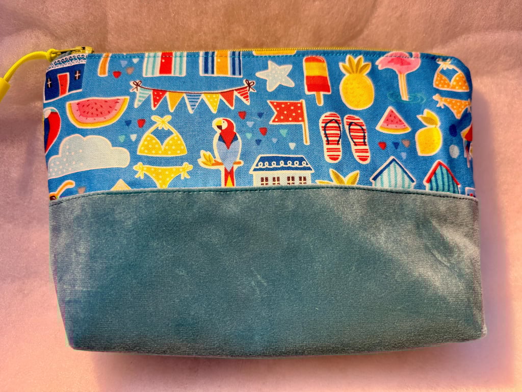 Parrots at the beach double sided - Medium zipped water-resitant pouch 