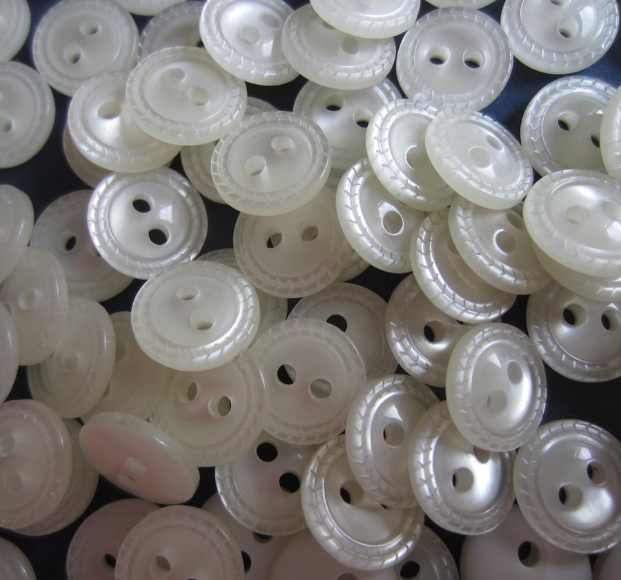 100 Small Cream Buttons - 13 mm