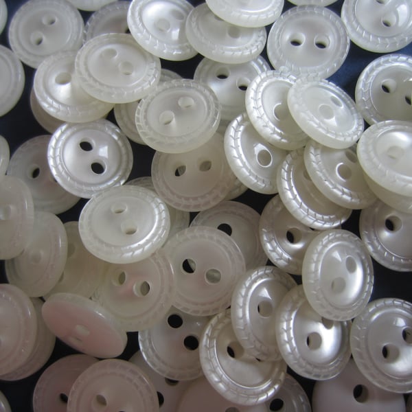 100 Small Cream Buttons - 13 mm