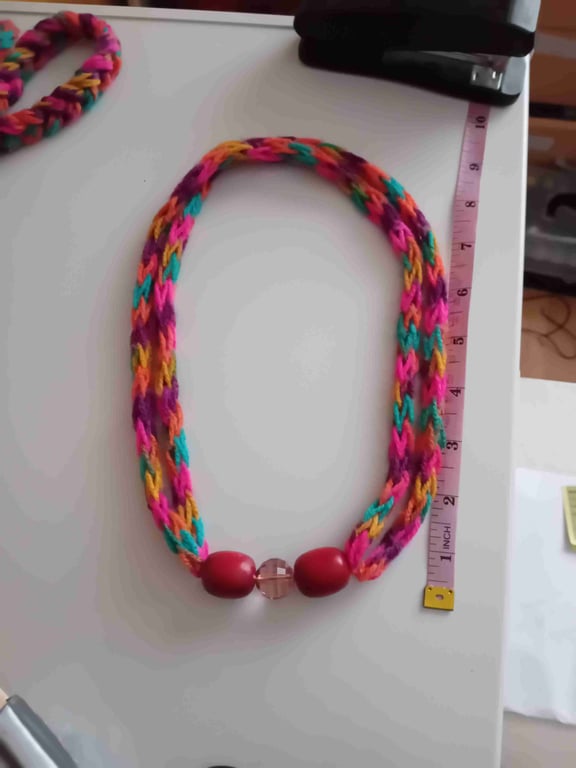 Woolen neckwear with a twist