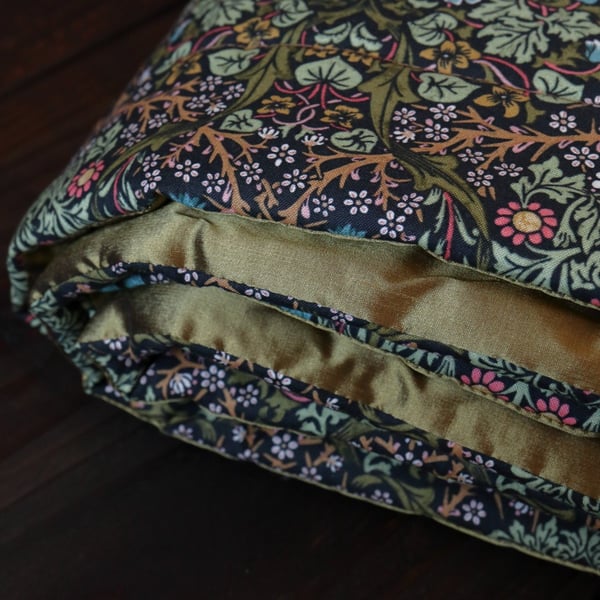 William Morris Blackthorn Silk Lined Mini Quilt Green