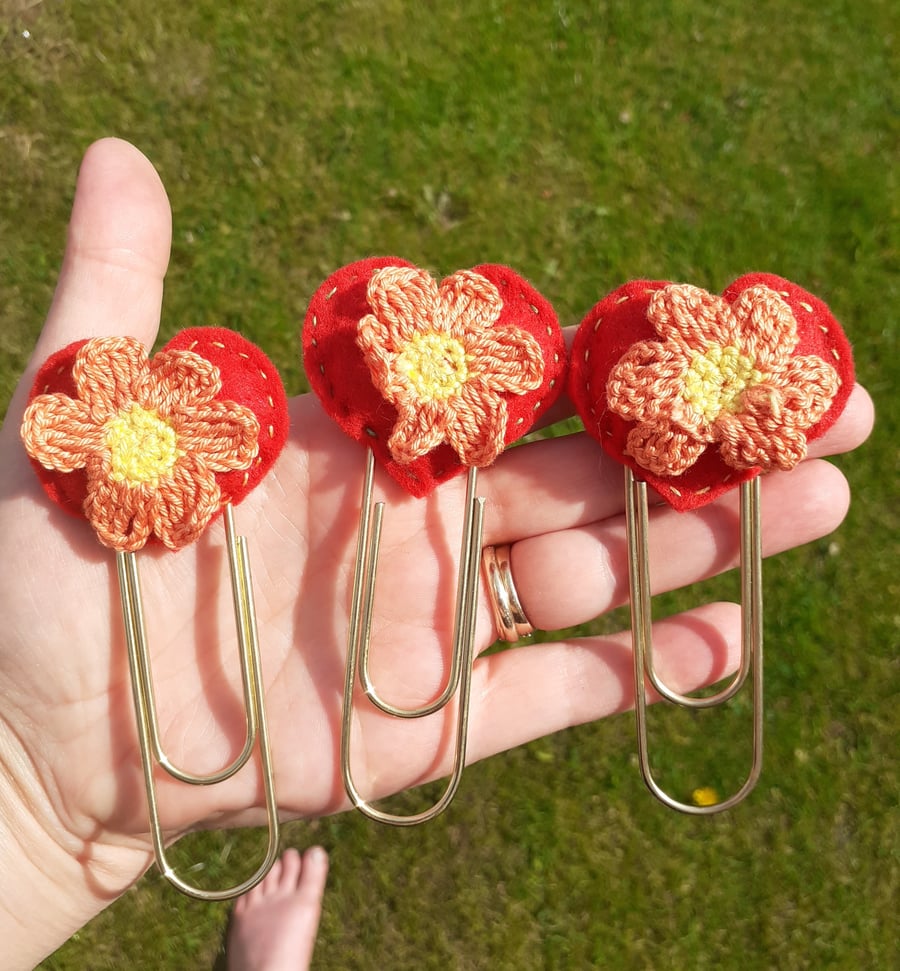 Flower bookmark, paperclip bookmark, crocheted bookmark, student papers papercli