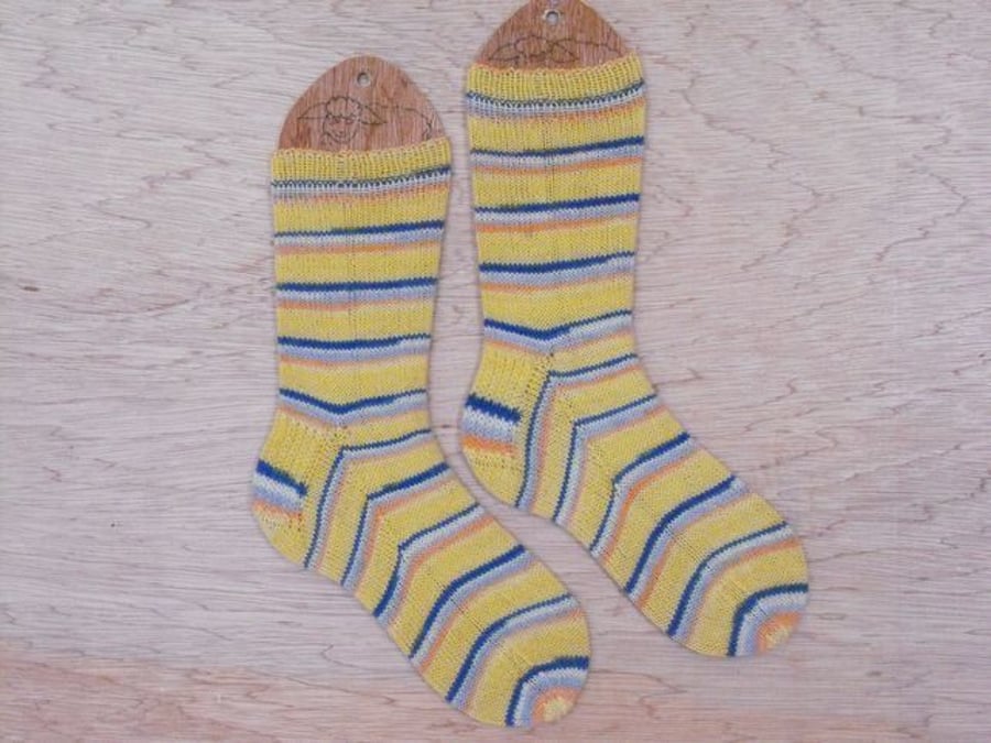 SUMMER SALE: Hand knitted socks MEDIUM size 5-7 