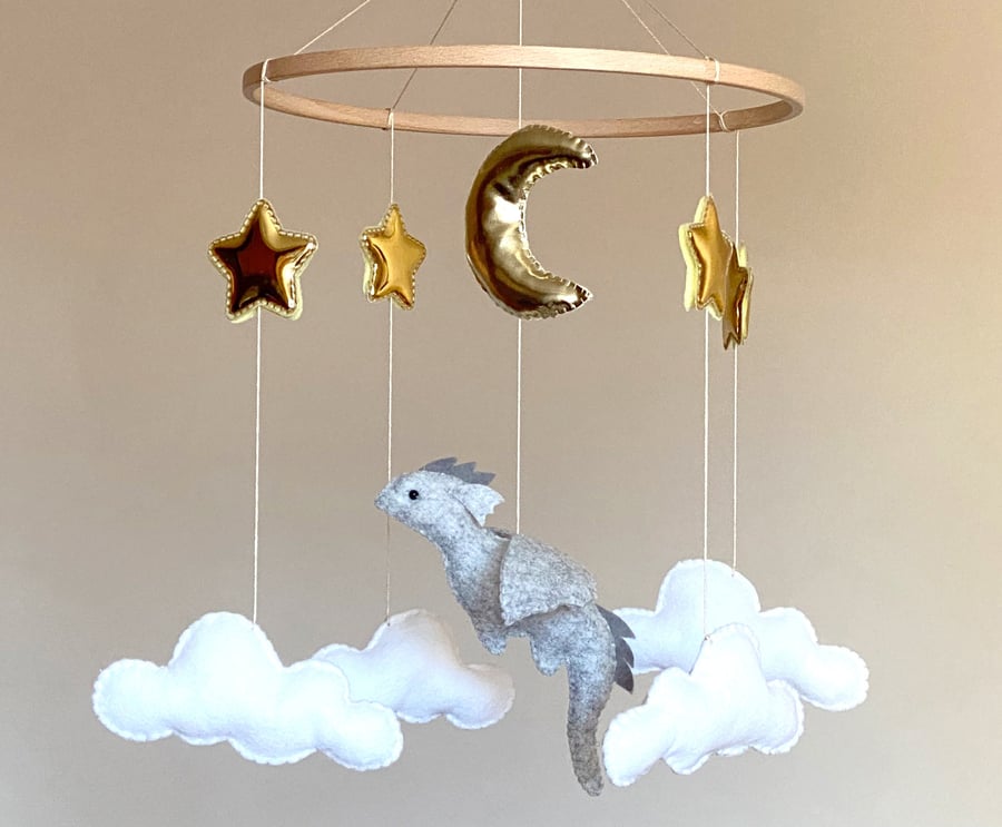 Dragon baby mobile Felt dragon Gender neutral baby mobile Fantasy nursery decor 