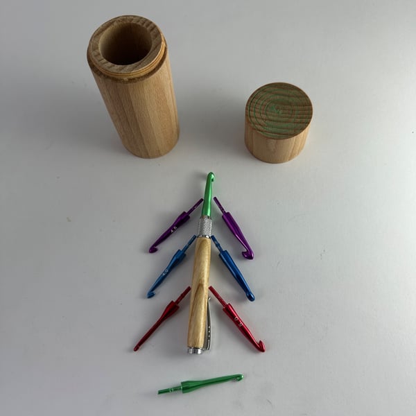 Crochet hook set with 8 hooks