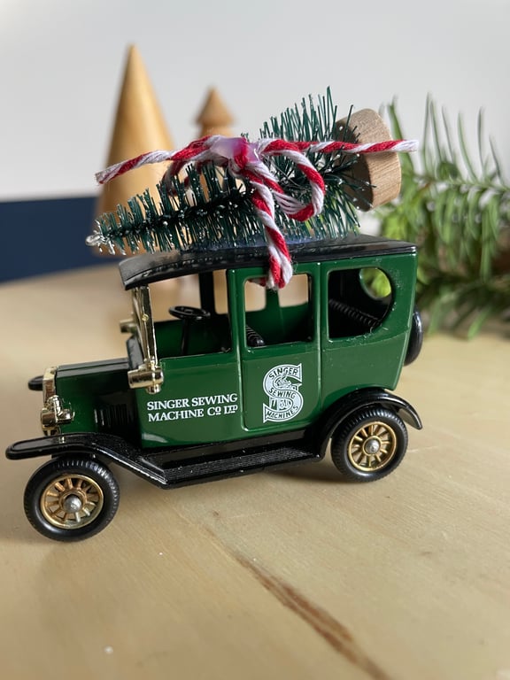 Christmas decoration Die cast SINGER (sewing machine’s)