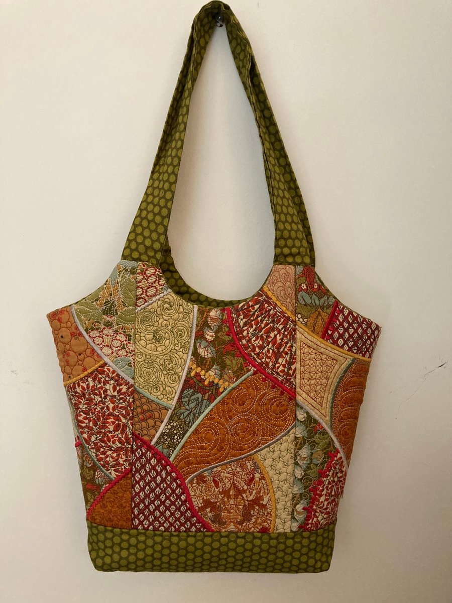 Embroidered quilted handbag 