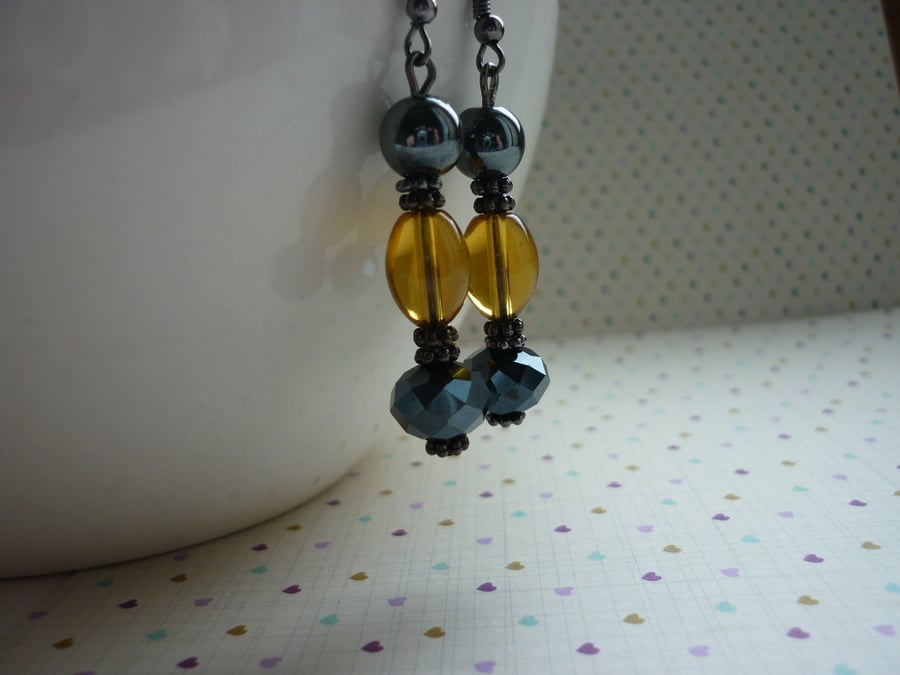 HEMATITE AND GOLDEN YELLOW DANGLE EARRINGS.