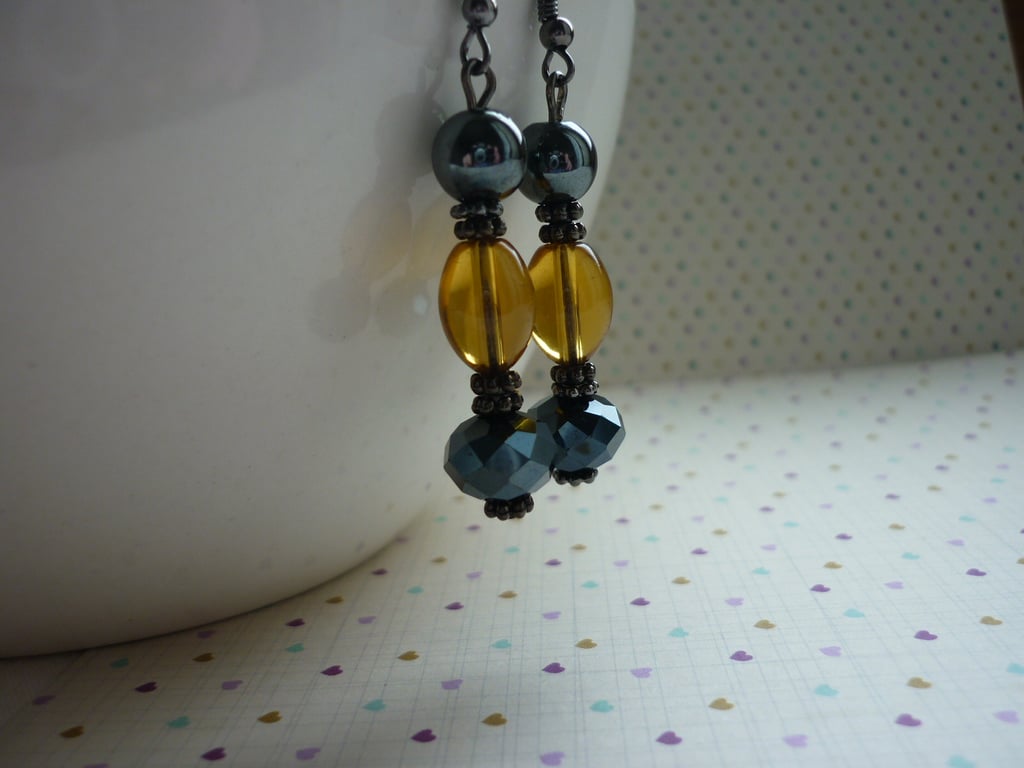 HEMATITE AND GOLDEN YELLOW DANGLE EARRINGS.