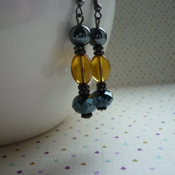 HEMATITE AND GOLDEN YELLOW DANGLE EARRINGS.