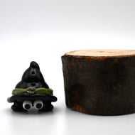 small glass halloween hat figure