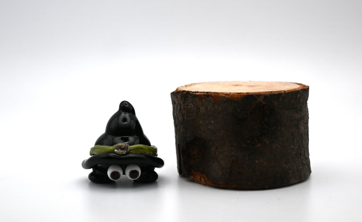 small glass halloween hat figure