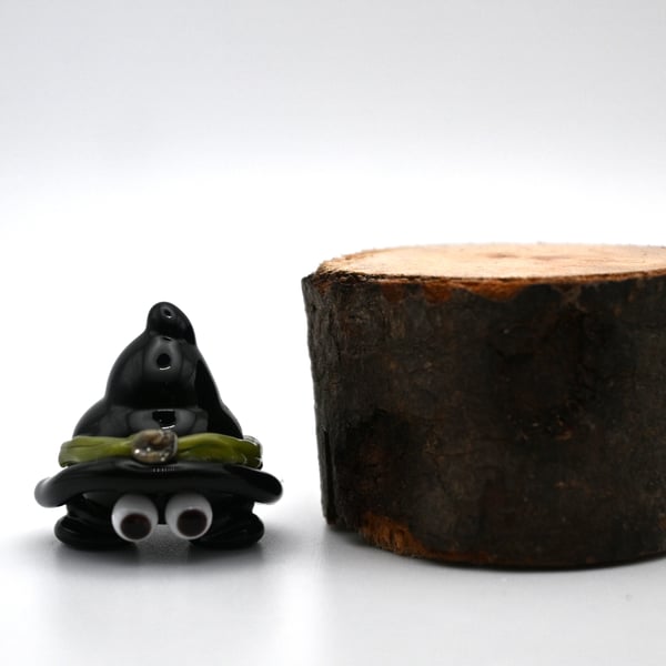 small glass halloween hat figure