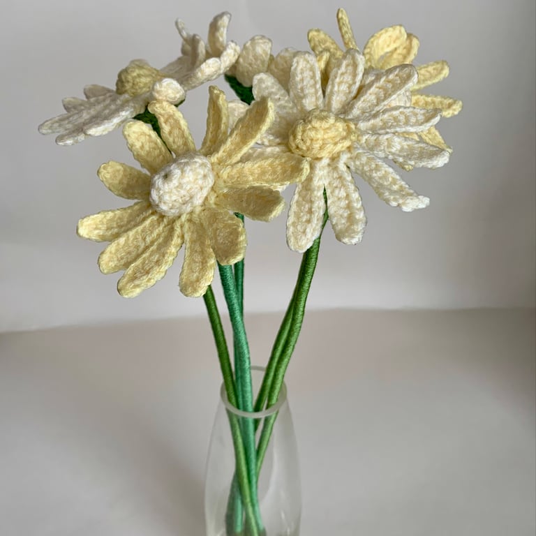  crochet daisy bouquet, pale yellow everlasting forever flowers
