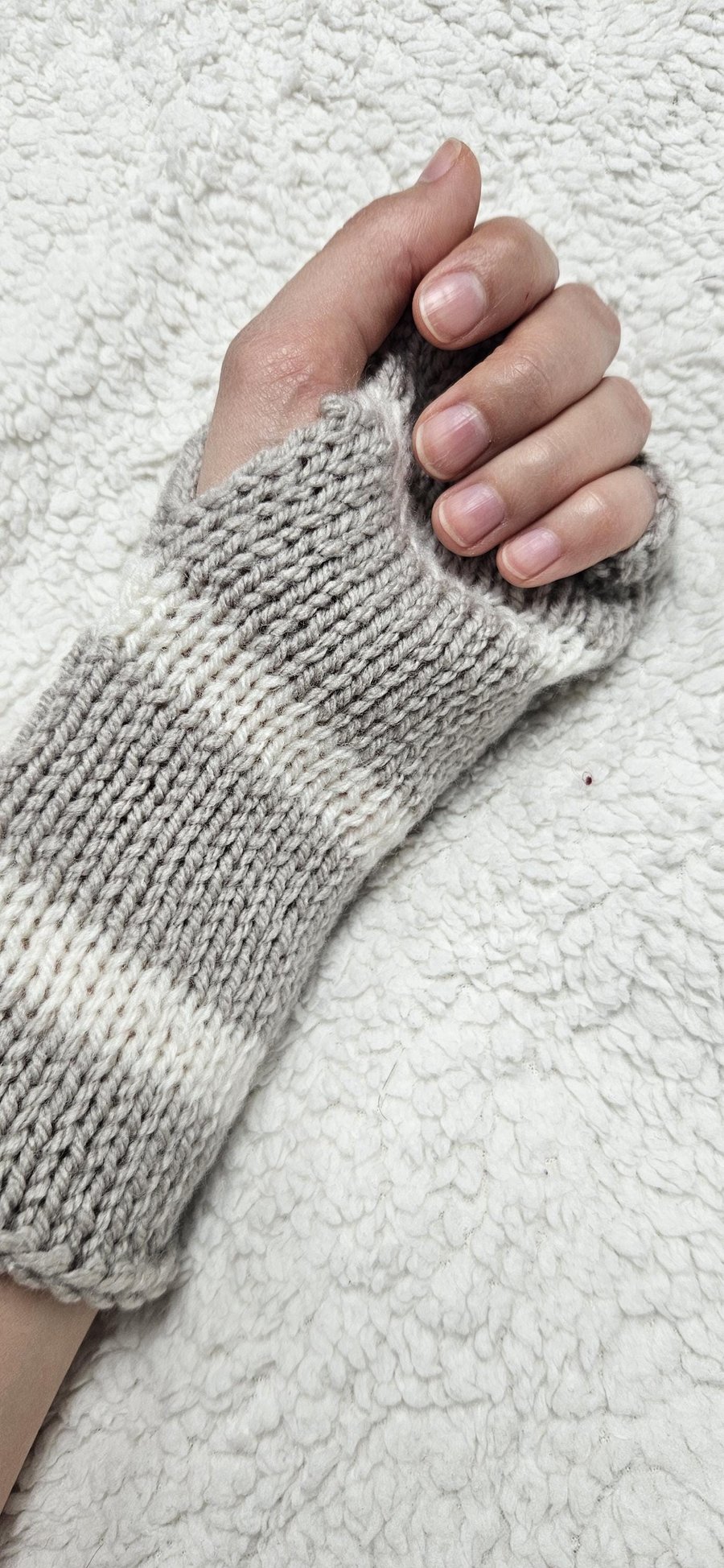 Women's Hand-Knitted Striped Beige & Cream Stretch Fingerless Gloves