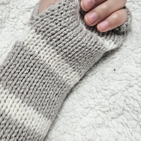 Women's Hand-Knitted Striped Beige & Cream Stretch Fingerless Gloves
