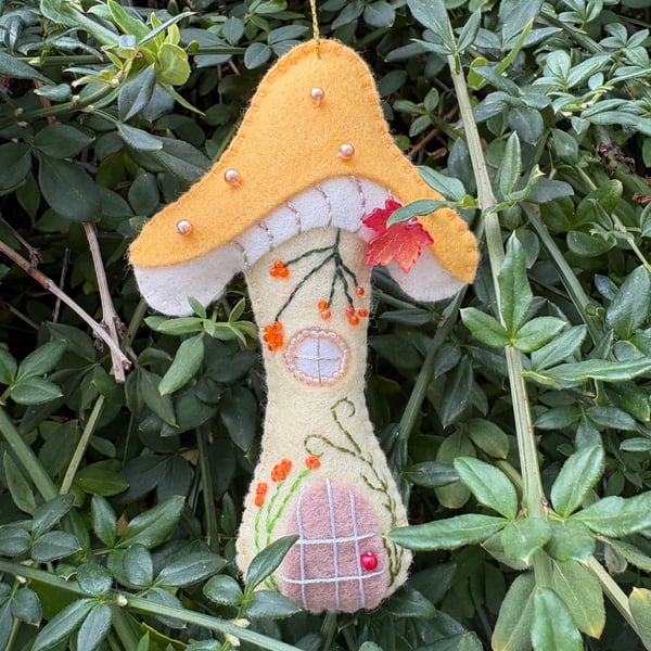 Felt Primrose Toadstool House 