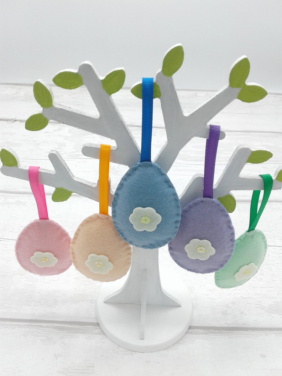 Easter decorations. 5 pastel  felt Easter decorations. 