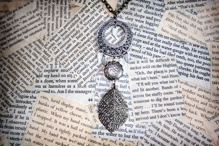 Gold Tone Boho Style Feather Charm Pendant Necklace