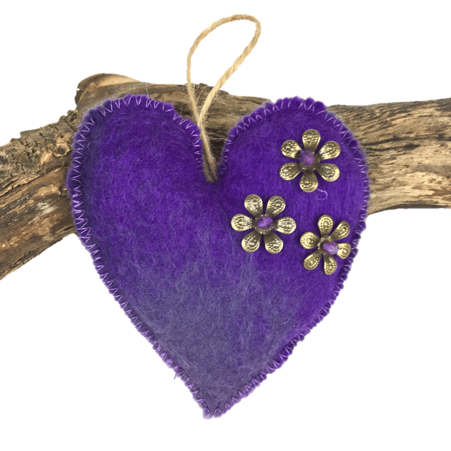 Padded hand felted, heart in purple shades  (1)