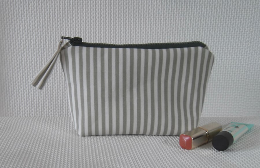 Make up bag in green striped fabric 