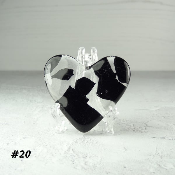 Fused glass black and clear heart pocket hug with stand 5x4.5cm (20)