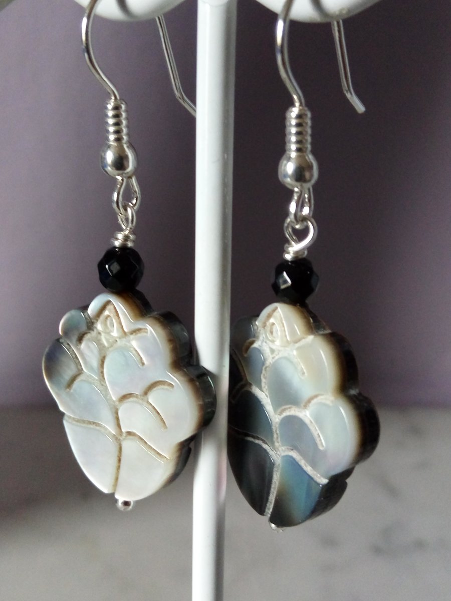 BLACK SHELL EARRINGS - ENGRAVED FLOWER - FREE UK SHIPPING