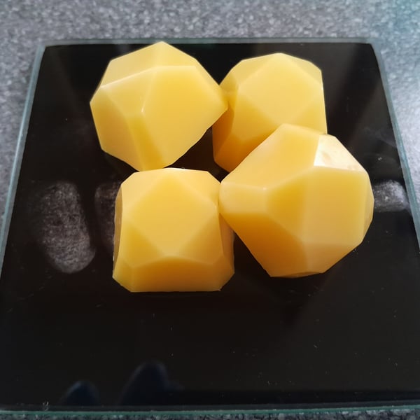 4 pack wax melts, honey scent, natural beeswax.