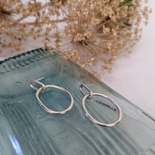 Wobbly oval silver earrings