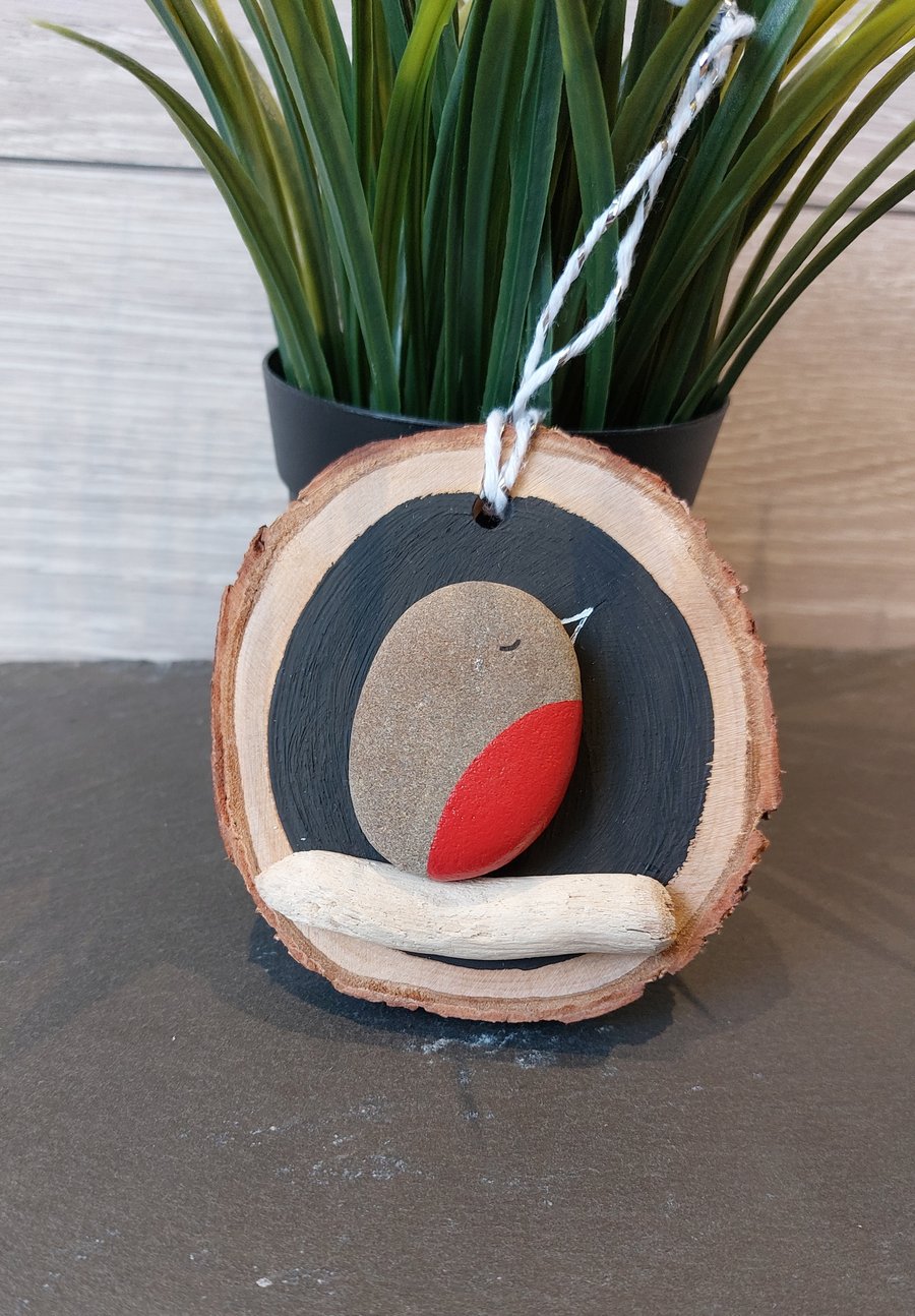 Pebble Robin log slice