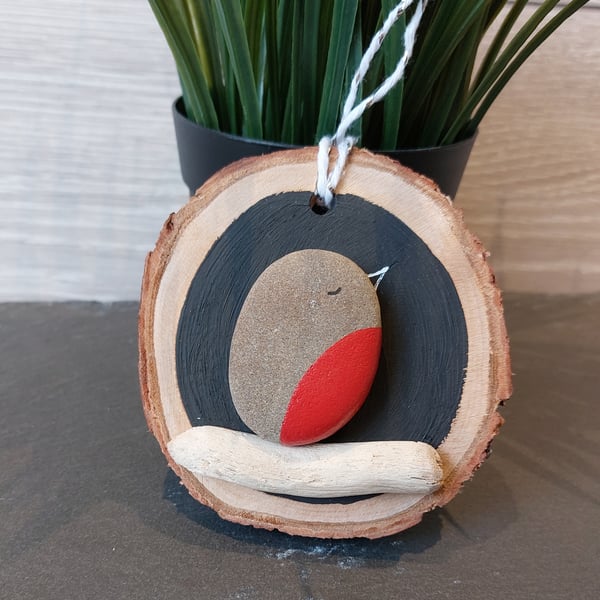 Pebble Robin log slice
