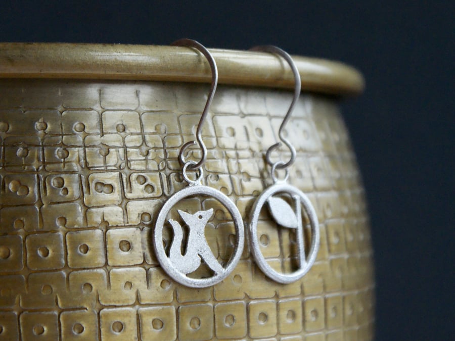 Edge of the woods circle fox drop earrings