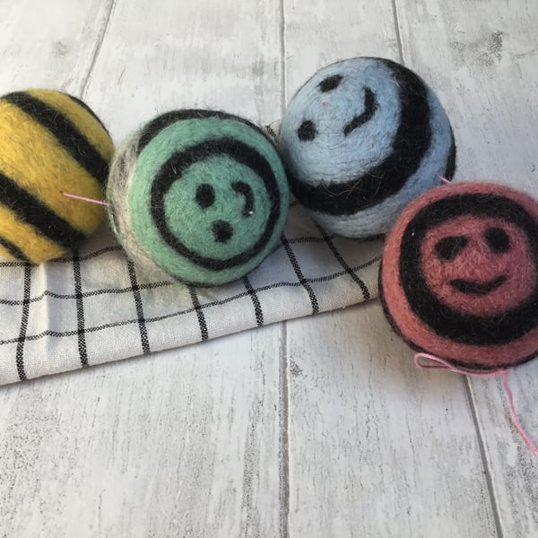 Wool tumble dryer balls. Colourful bees. Energy saving and plastic free.