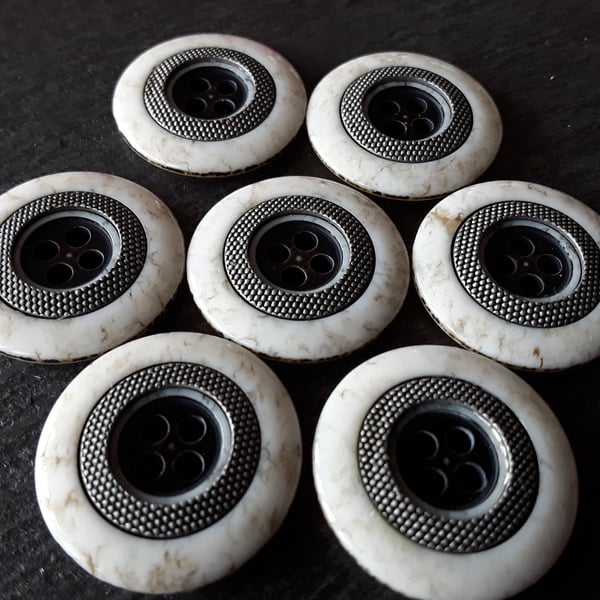 7 8" 22.4mm 36L Designer Buttons 1980's Bespoke German collection x 7