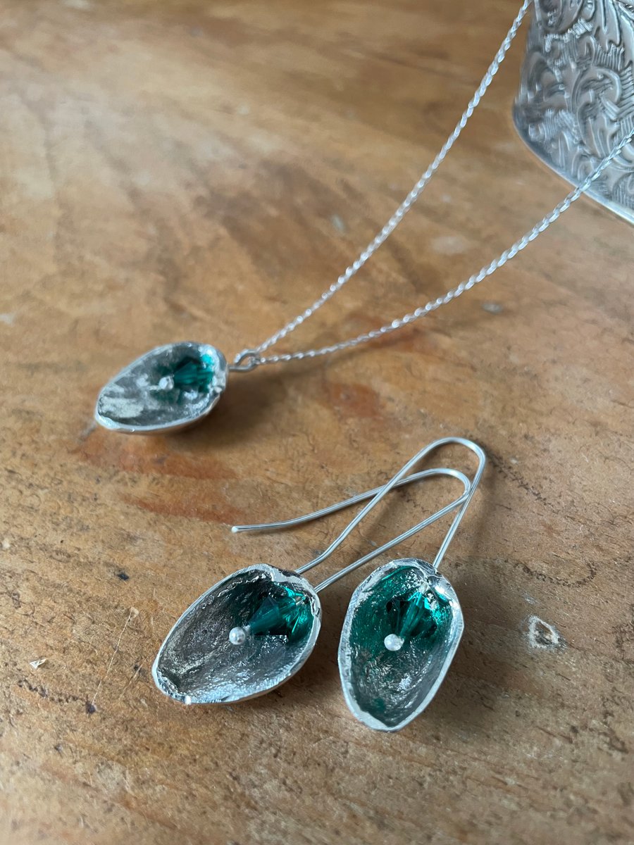 Pistachio earrings with glass bead Sterling silver castings of pistachio shells!