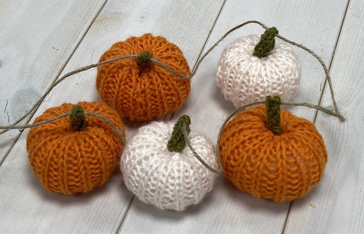 Hand Knitted mini pumpkin bunting