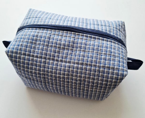 Light blue checked quilted boxed pouch