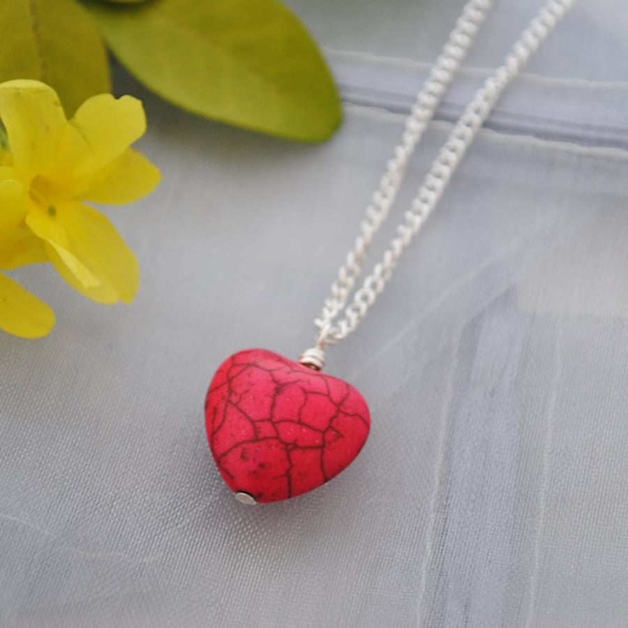 Fuchsia pink heart pendant necklace
