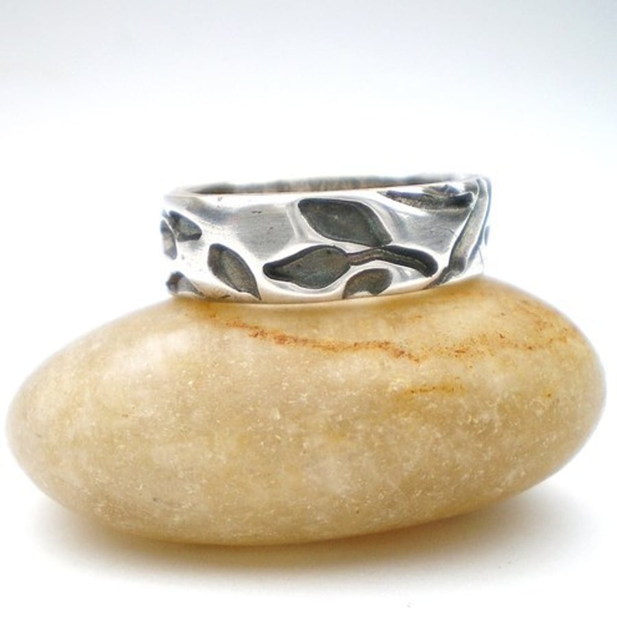 Pretty Leaves Slim Silver Band Ring