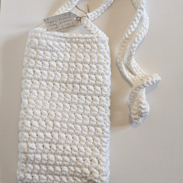 Handmade crochet crossbody bag made with white t-shirt yarn 