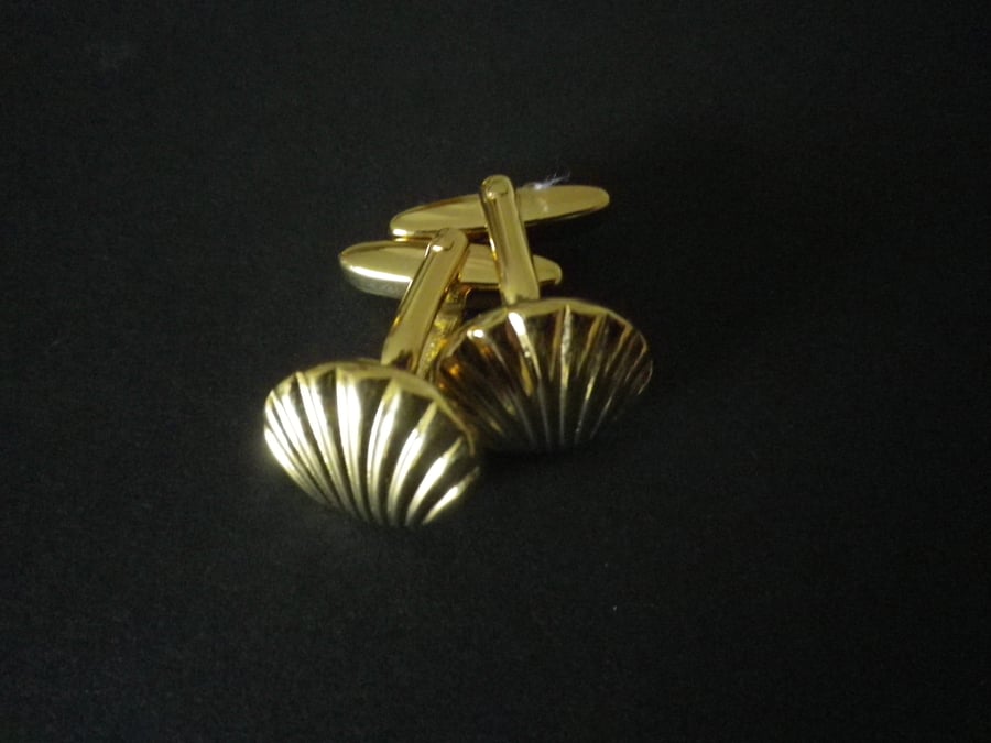 Retro gold plated shell design cufflinks, beautifully crafted, free UK shipping.