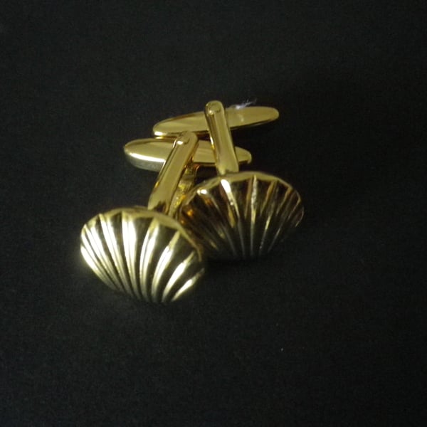 Retro gold plated shell design cufflinks, beautifully crafted, free UK shipping.