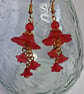 Dangly Red Lucite Flower Earrings - Image 6