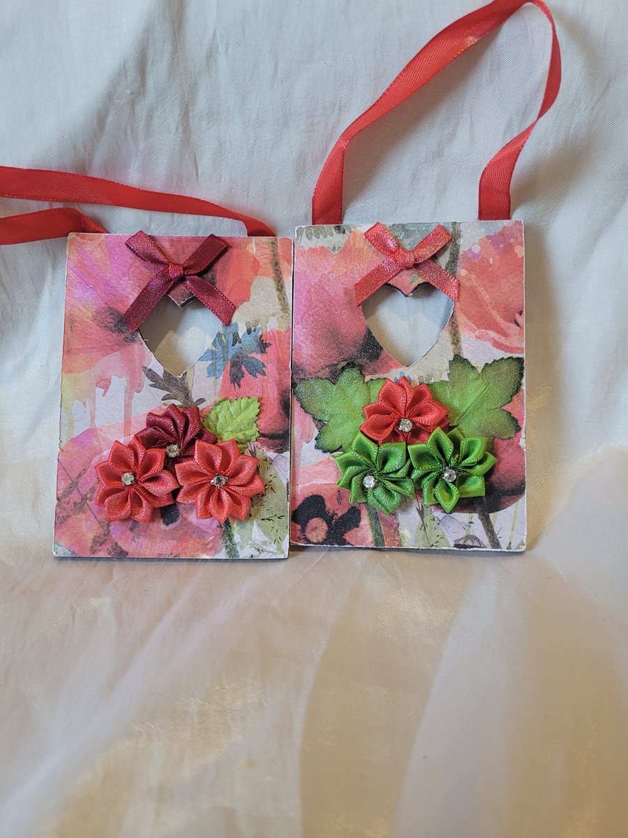 Red Flower Decopauged Wooden Hanging Decoration