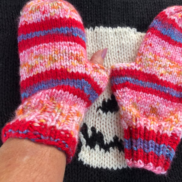 Varigated mittens with short thumb for texting 
