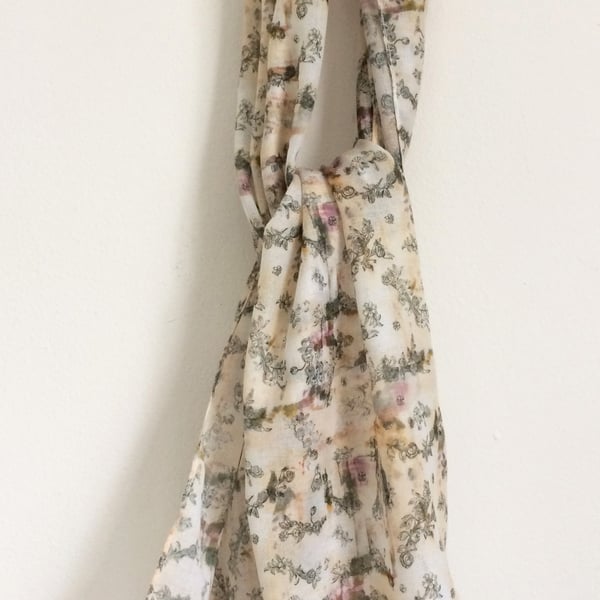 Flowery muslin scarf vintage style print
