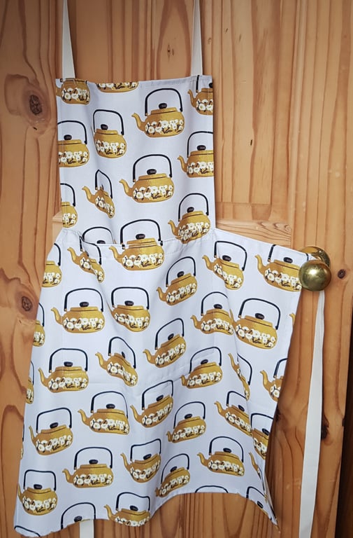Kitchen apron: vintage kettle design fabric